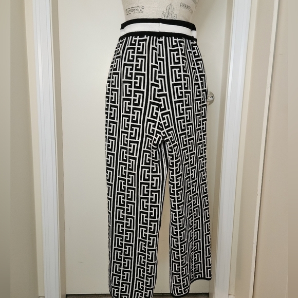 Black & White Grecian Highwaist Knit Pants - Picture 2 of 5